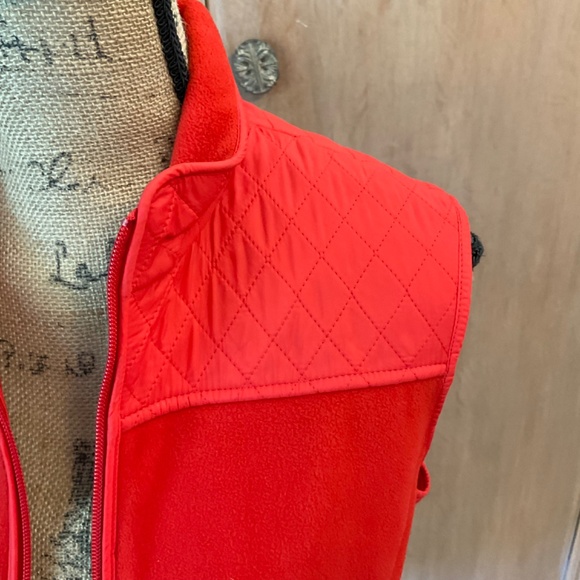 Talbots quilted red fleece jacket vest full zip athletic travel Holiday warm M - Picture 4 of 15